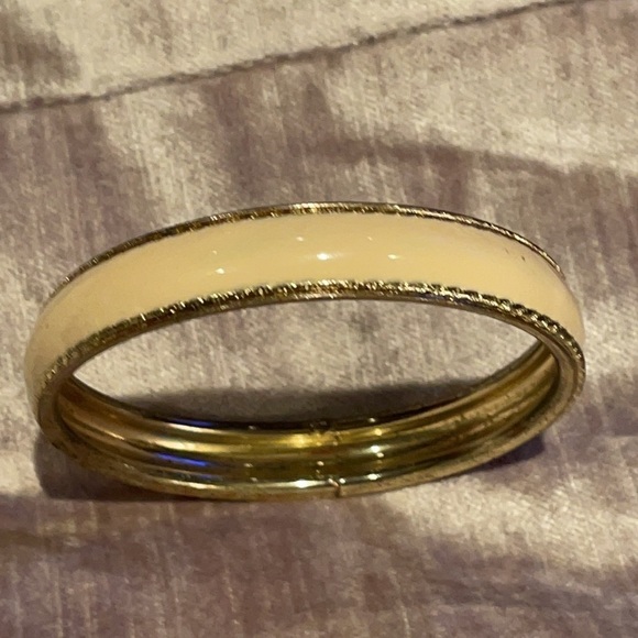 Beige & Goldtone Bangle 7-8” - Picture 7 of 8